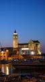Le port de Trani, dominé par le clocher de la cathédrale Le port de Trani, dominé par le clocher de la cathédrale