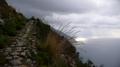Sentier muletier au-dessus du village de Positano, sur la côte amalfitaine Sentier muletier au-dessus du village de Positano, sur la côte amalfitaine