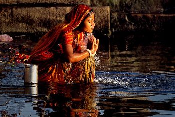 Ablutions dans le Gange
