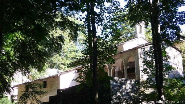 Une des 46 chapelles disséminées dans la verdure du Sacro Monte.