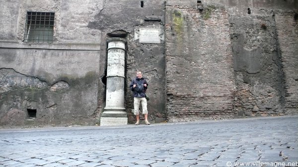 Première borne miliaire sur la Via Appia